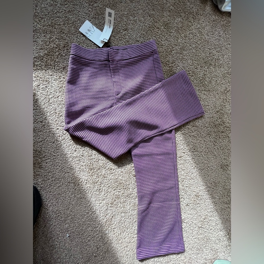 ZARA size M houndstooth, ankle pants, purple and black NWT